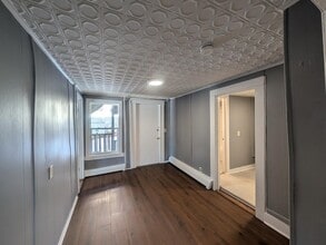 13-15-15 Walnut St, Unit 3 in Claremont, NH - Foto de edificio - Building Photo