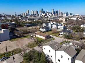 3107 Saint Charles St, Unit C in Houston, TX - Building Photo - Building Photo