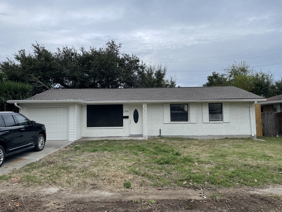 2304 27th St in Kenner, LA - Building Photo