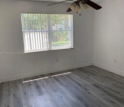 8670 SW 212th St in Cutler Bay, FL - Building Photo - Building Photo