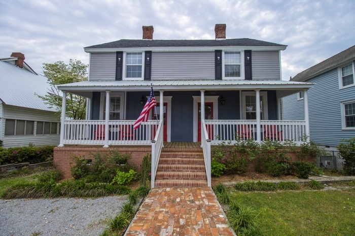 203 Oliver St in West Columbia, SC - Building Photo