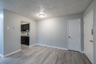 Summit Apartments in Winchester, KY - Building Photo - Interior Photo