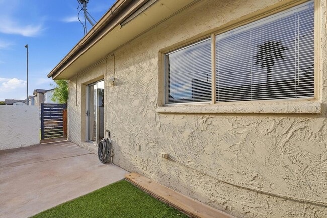 3039 N 38th St in Phoenix, AZ - Foto de edificio - Building Photo