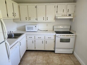 7820 Camino Real in Miami, FL - Building Photo - Building Photo
