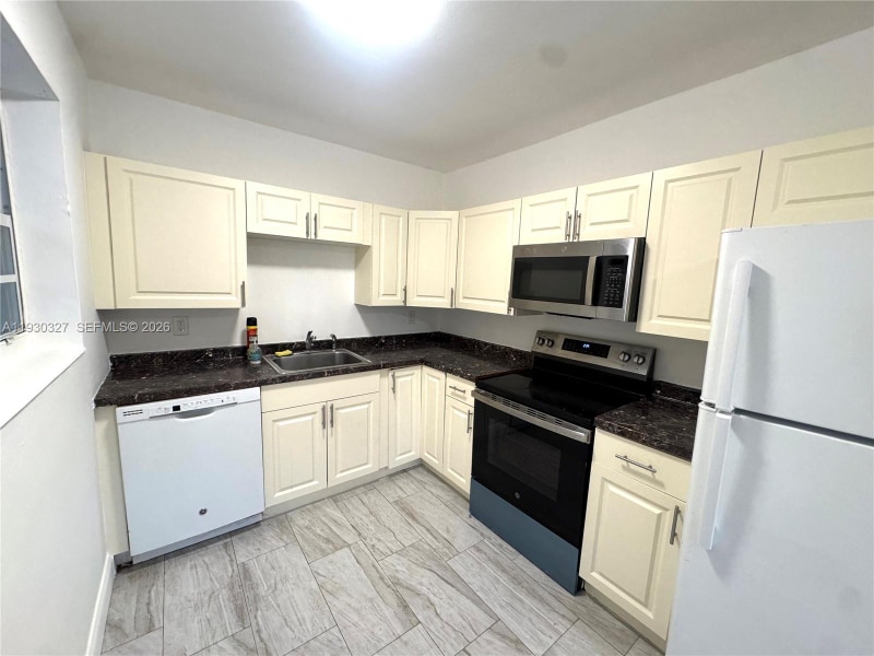 1511 NE 42nd St in Pompano Beach, FL - Building Photo