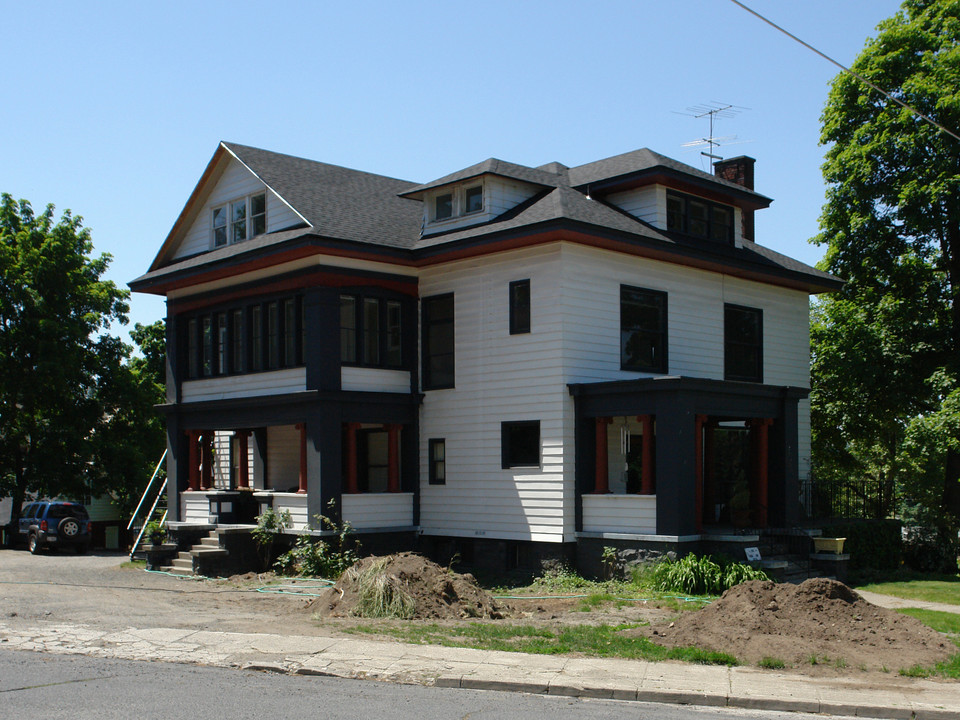 903 W 9th Ave in Spokane, WA - Foto de edificio