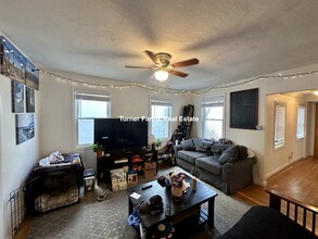 18 Alberta Ter, Unit 1 in Cambridge, MA - Building Photo - Building Photo