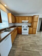 671 W 64th St, Unit 671 in Davenport, IA - Foto de edificio - Building Photo