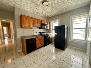 157 E Cottage St, Unit 3 in Boston, MA - Foto de edificio - Building Photo