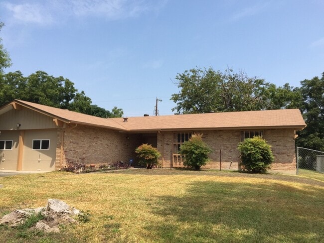 7911 Riata Ave in San Antonio, TX - Building Photo - Building Photo