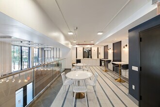 56-62 W 125th St in New York, NY - Foto de edificio - Building Photo