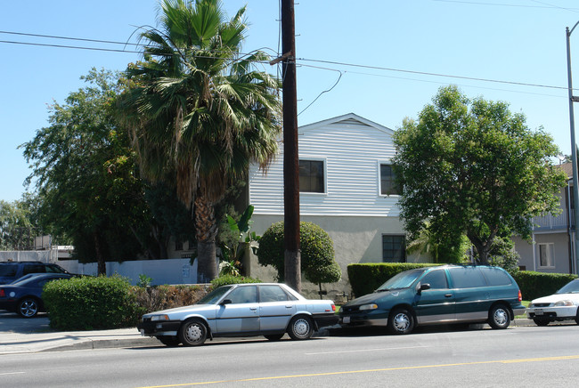 12805 Vanowen St in North Hollywood, CA - Foto de edificio - Building Photo