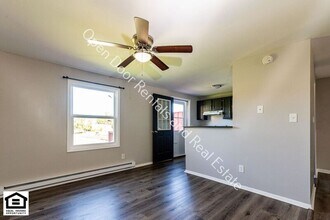 303 W Hobart St in Ashley, IN - Foto de edificio - Building Photo