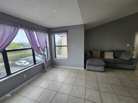 2866 S University Dr in Davie, FL - Building Photo