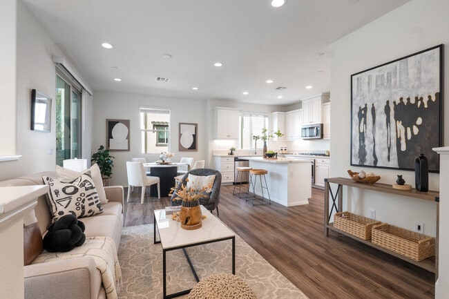 2325 Verano Way in Vista, CA - Building Photo - Building Photo