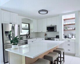 1088 Raintree Dr in Palm Beach Gardens, FL - Foto de edificio - Building Photo