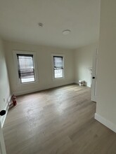 596 S 18th St, Unit 2 in Newark, NJ - Foto de edificio - Building Photo