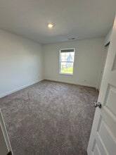 2060 Dixon Crk Dr in Whitestown, IN - Building Photo - Building Photo