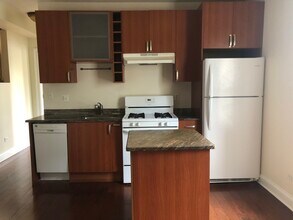7208 N Wolcott Ave in Chicago, IL - Building Photo - Building Photo