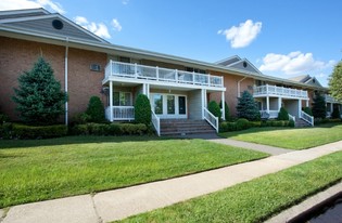 Fairfield Park At Babylon Village Apartments