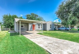 1503 Acacia Dr in Pasadena, TX - Foto de edificio - Building Photo