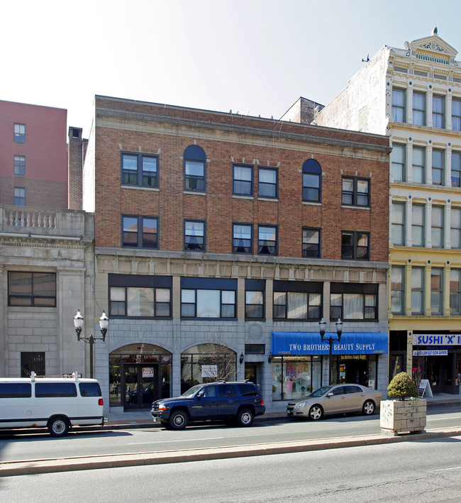 111-117 Atlantic St in Stamford, CT - Building Photo - Building Photo