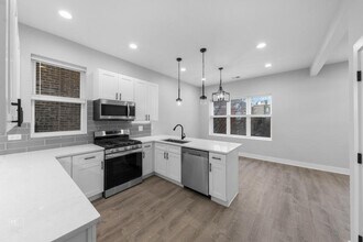 2317 W Taylor St in Chicago, IL - Building Photo - Building Photo