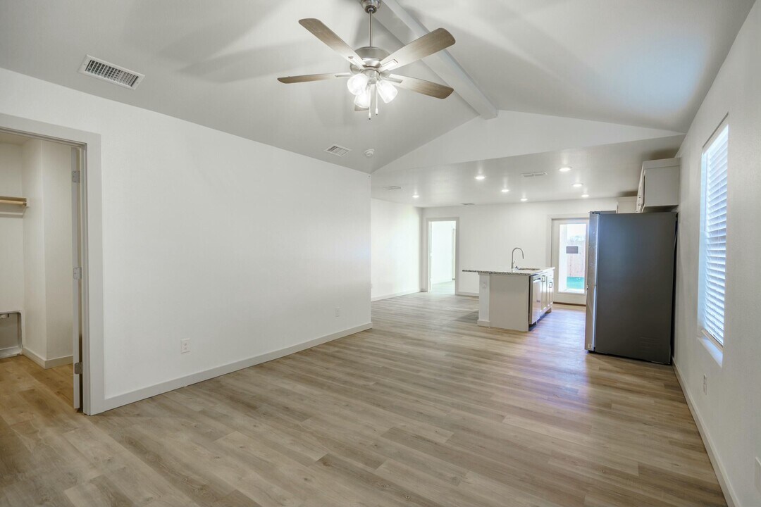 8003 Date Ave in Lubbock, TX - Building Photo