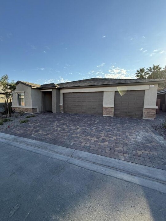 4286 Rosalyn Ridge St in Paradise, NV - Building Photo