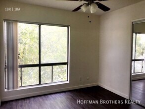 151 N Hoover St, Unit 12 in Los Angeles, CA - Foto de edificio - Building Photo