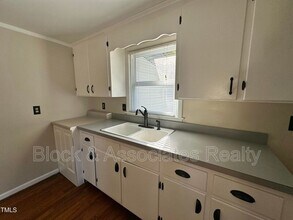 406 S Hughes St in Apex, NC - Building Photo - Building Photo
