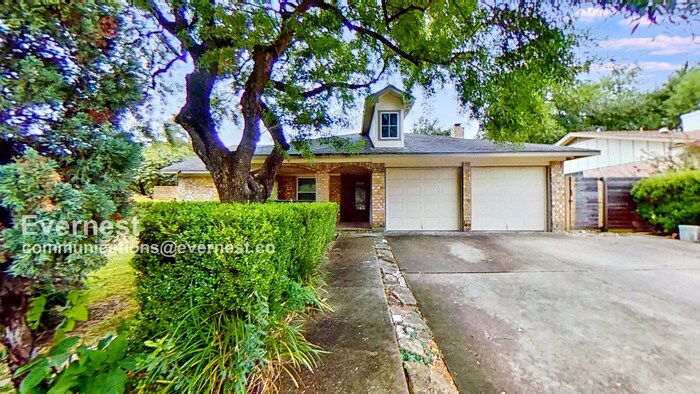 2701 Deeringhill Dr in Austin, TX - Foto de edificio