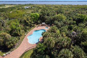 131 S Courtenay Pkwy in Merritt Island, FL - Building Photo - Building Photo