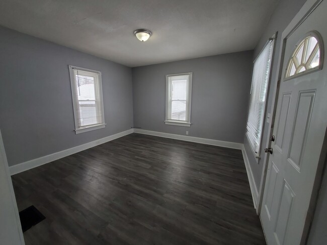 201 16th Ave in Moline, IL - Building Photo - Building Photo