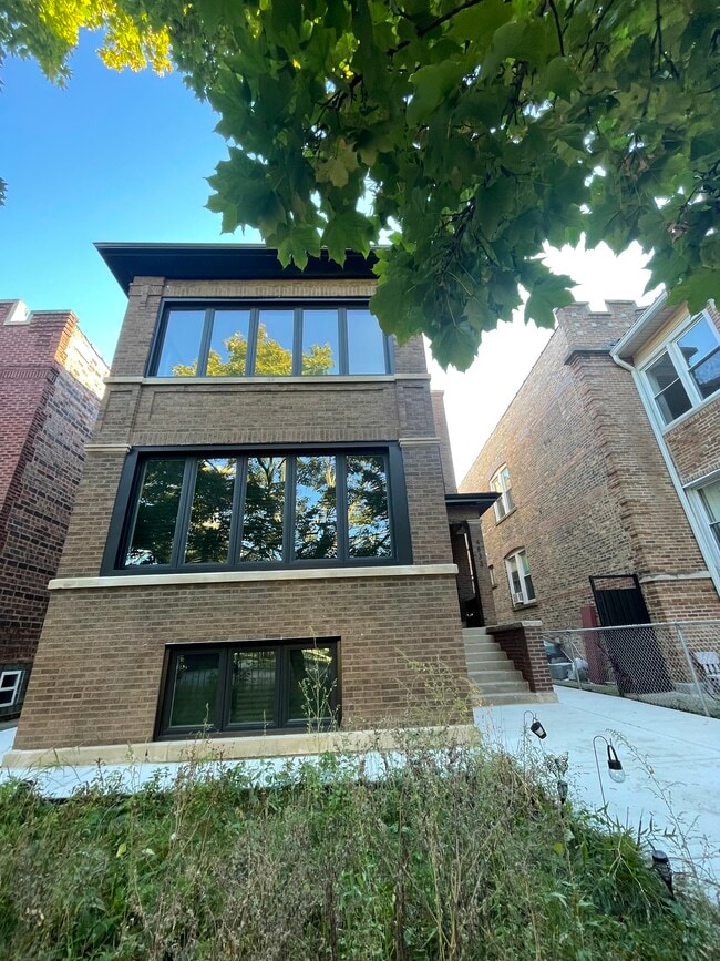 4833 N Central Park Ave, Unit 2nd Floor in Chicago, IL - Building Photo - Building Photo