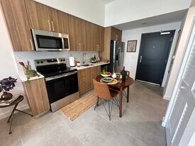 1919 Washington St, Unit A1 in Hollywood, FL - Building Photo