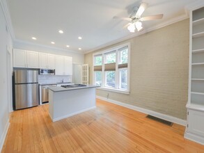 3852 N Southport Ave, Unit 1 in Chicago, IL - Foto de edificio - Building Photo
