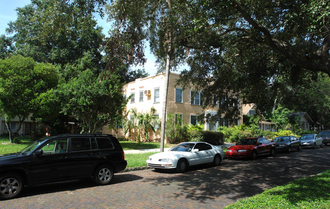 Tropical Garden in St. Petersburg, FL - Building Photo - Building Photo