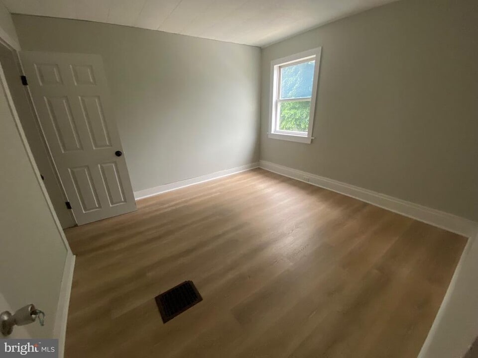 623 New York St in Dunmore, PA - Building Photo