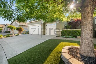 316 Burr Knot Way in Brentwood, CA - Building Photo - Building Photo