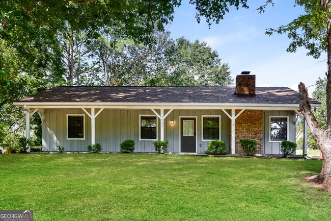 property at 2755 Stanton Woods Dr SE