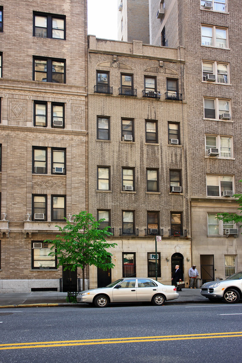 147 W 86th St in New York, NY - Building Photo