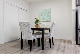 1051 Rock Springs Rd in Escondido, CA - Building Photo - Building Photo