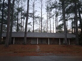 2205 Charmwood Dr in Jackson, MS - Building Photo