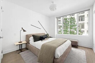 70 Charlton St in New York, NY - Building Photo - Building Photo