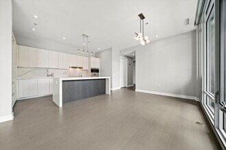 360 W Erie St in Chicago, IL - Building Photo - Building Photo