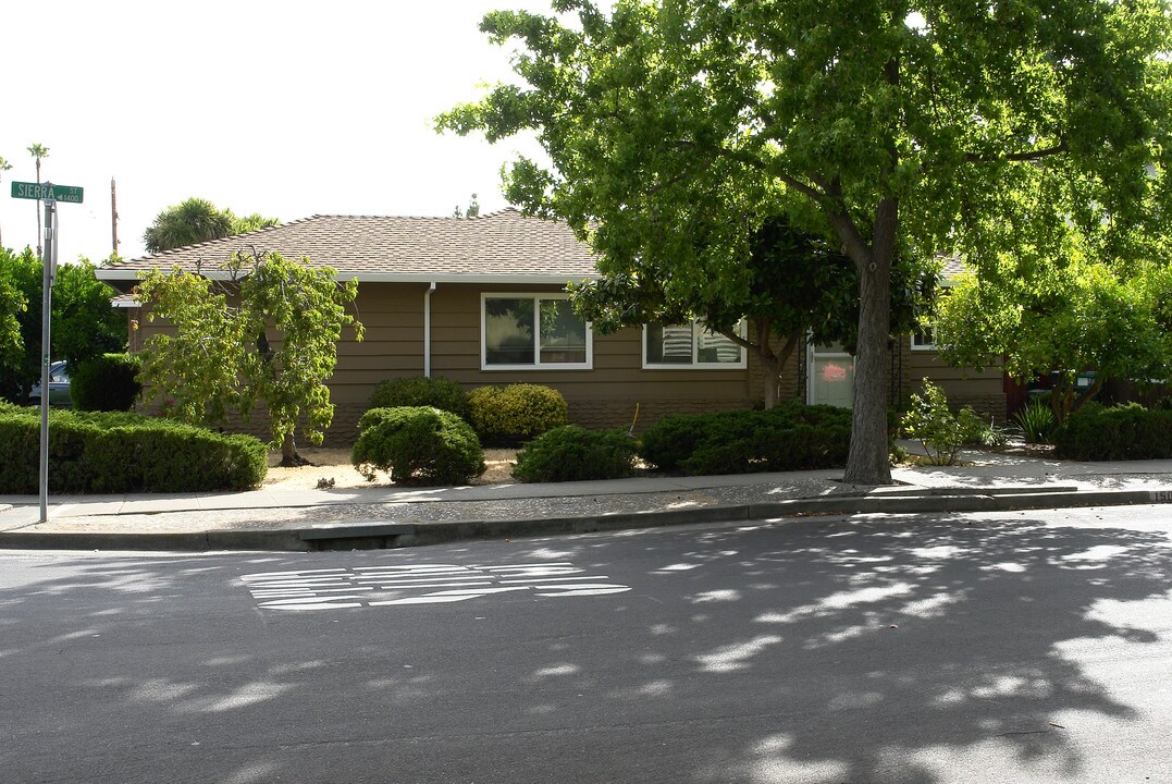 1501 Sierra St in Redwood City, CA - Building Photo