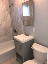 207 Albert Pl in Costa Mesa, CA - Building Photo - Building Photo