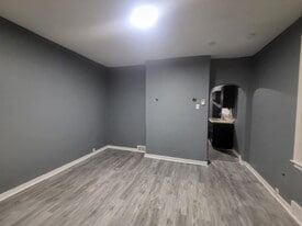 607 Viola Ave in Duquesne, PA - Building Photo