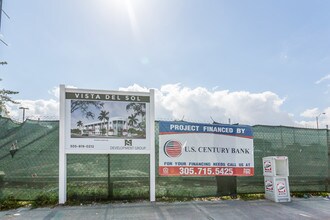 Vista Del Sol in Hialeah, FL - Building Photo - Building Photo